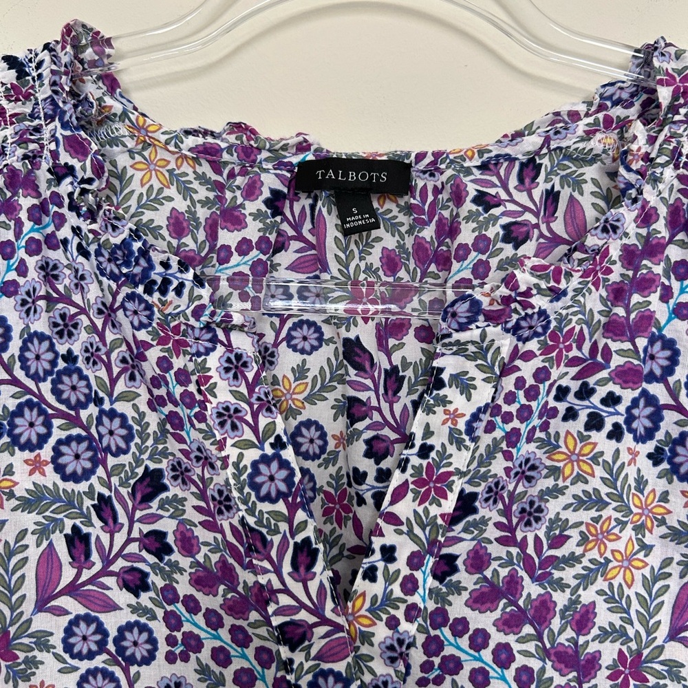 Talbots Half Sleeve V Neck Smocked Shoulder Purple Floral Blouse Top Size Small‎ - Picture 2 of 7